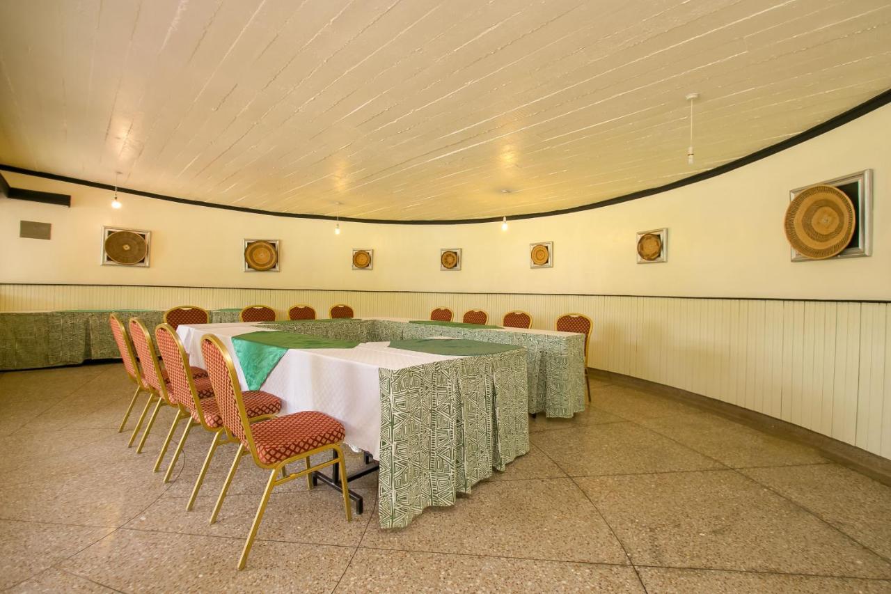 Green Hills Hotel Ньери Экстерьер фото