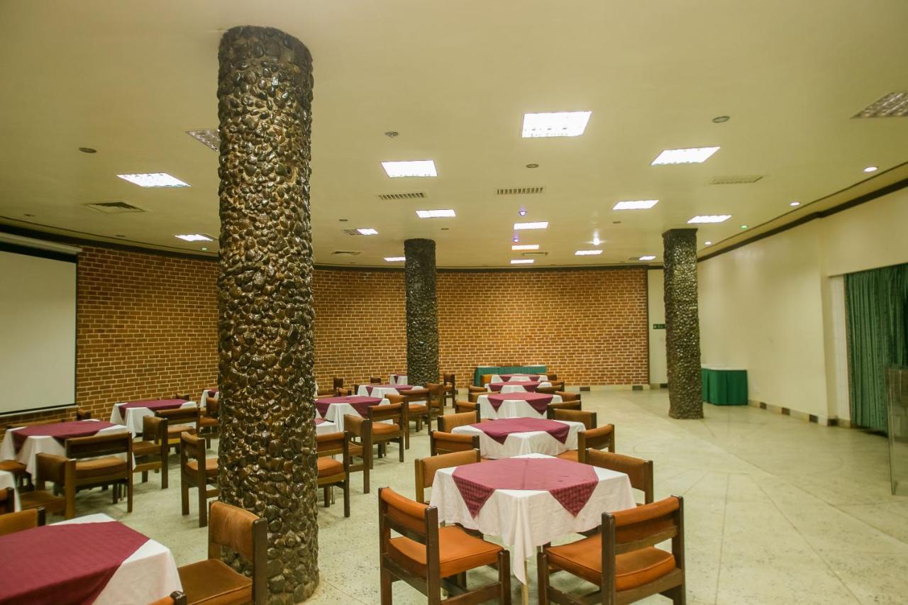 Green Hills Hotel Ньери Экстерьер фото