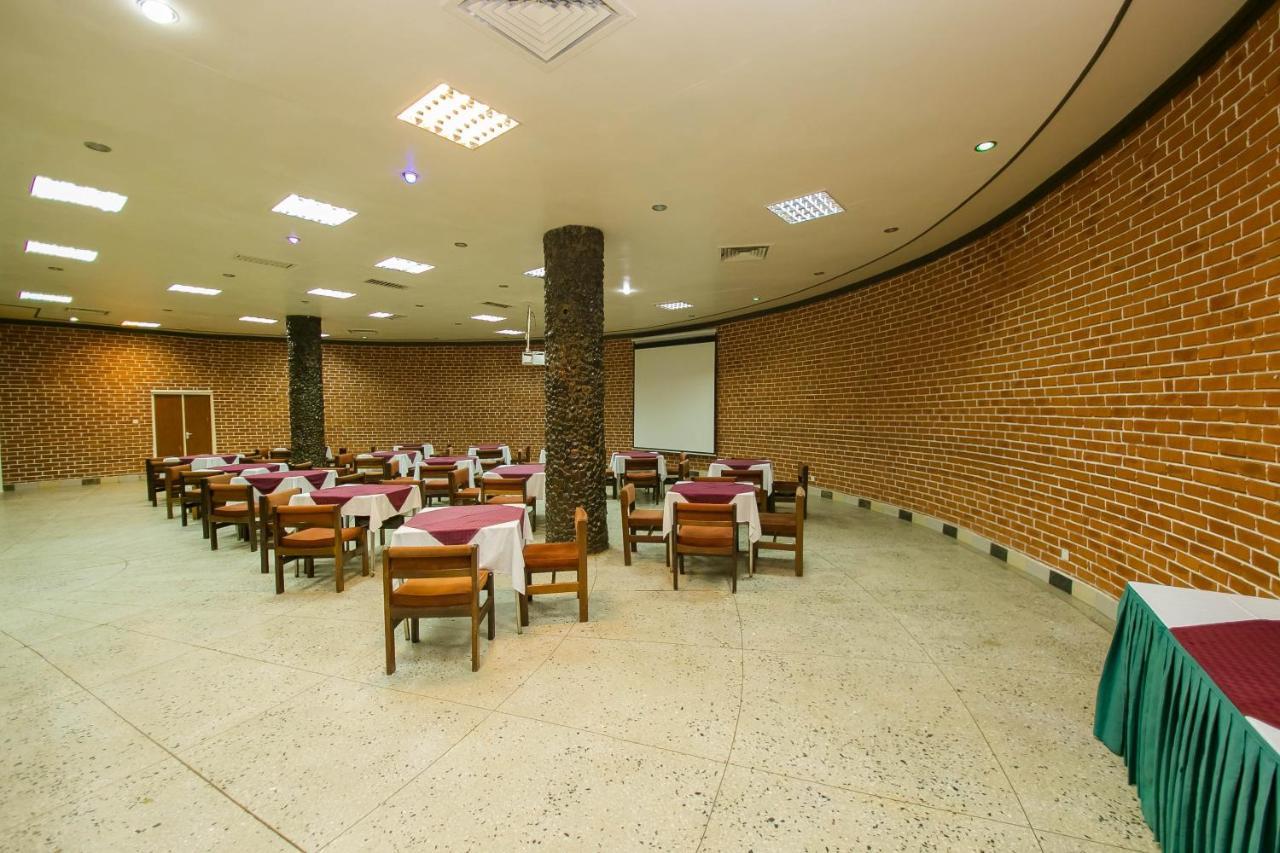 Green Hills Hotel Ньери Экстерьер фото