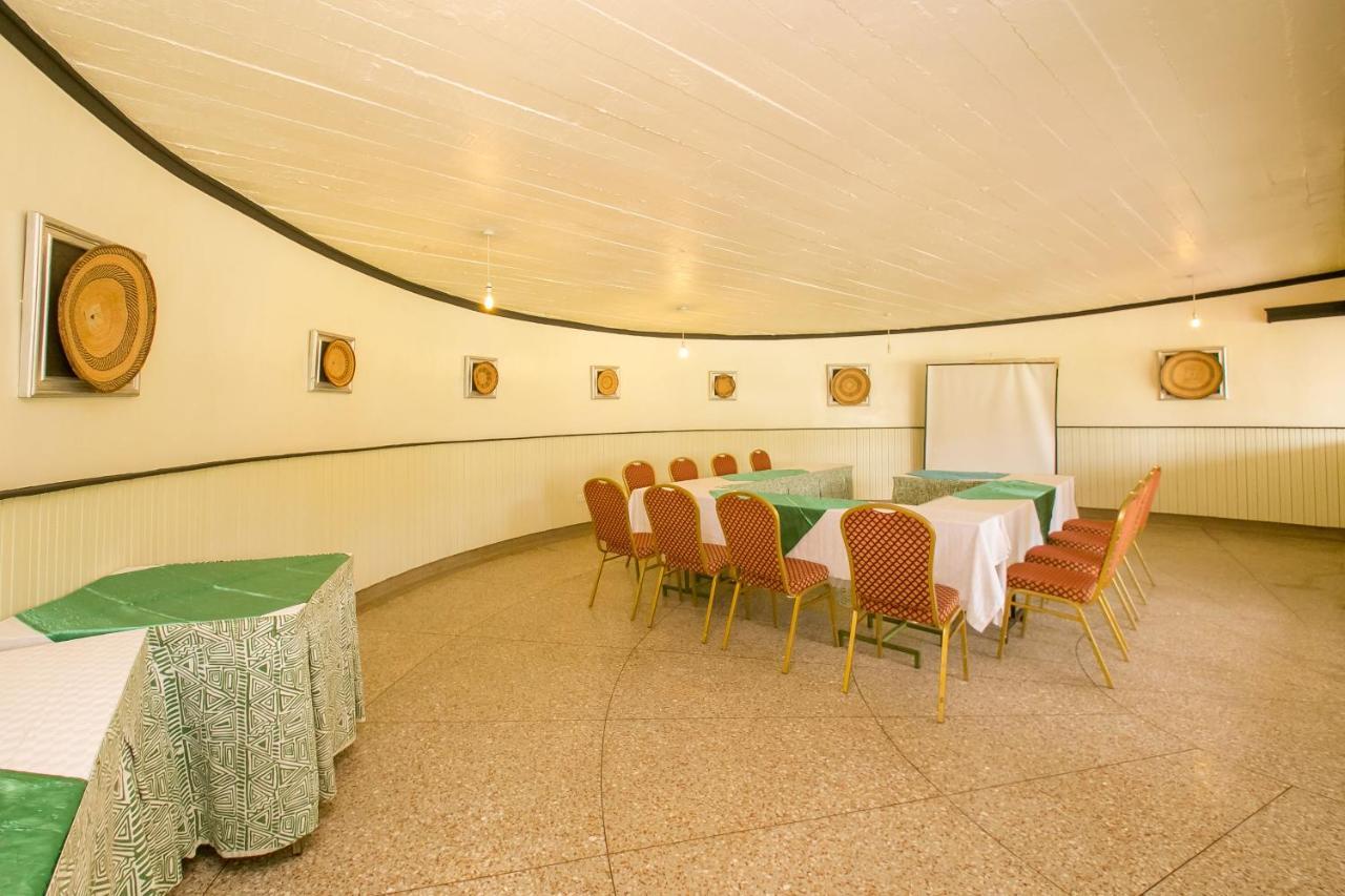 Green Hills Hotel Ньери Экстерьер фото