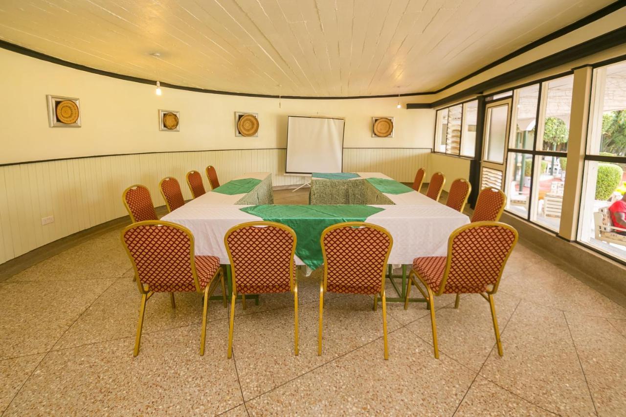 Green Hills Hotel Ньери Экстерьер фото