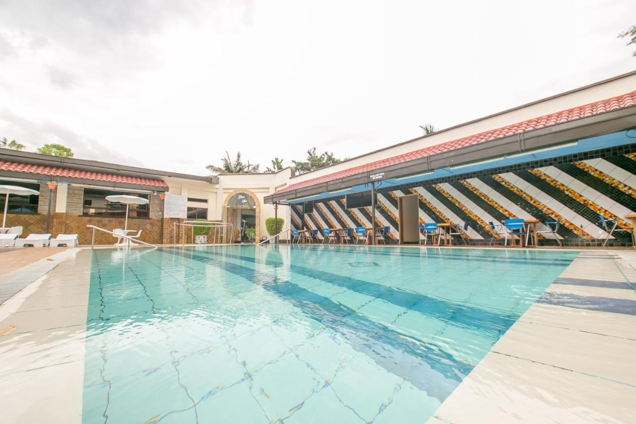 Green Hills Hotel Ньери Экстерьер фото
